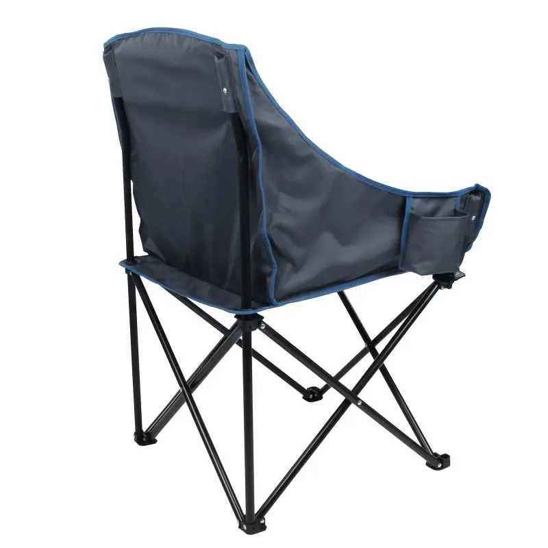 Sedia da campeggio yourGEAR Bari XXL pieghevole, struttura in metallo nero, tessuto blu scuro con bordi azzurri, portabicchieri laterale, design robusto e confortevole, portata fino a 140 kg.
