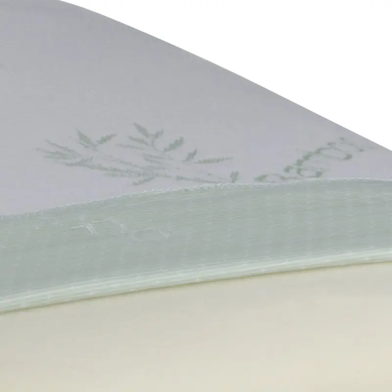 Detailansicht des yourGEAR Bamboo Memory Foam Kissens mit abnehmbarem, hypoallergenem Bezug und sichtbarem Visco-Vollschaumkern, 60x35x11,5 cm, ideal für rückenschonenden Schlaf.