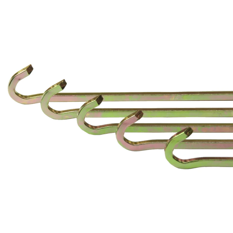 Cinco piquetas para tienda de campaña 10T PEG IT VK-22SV, de acero con perfil cuadrado, tamaño 6x6x220 mm, con gancho curvado en un extremo, ideales para terrenos duros y uso en camping.