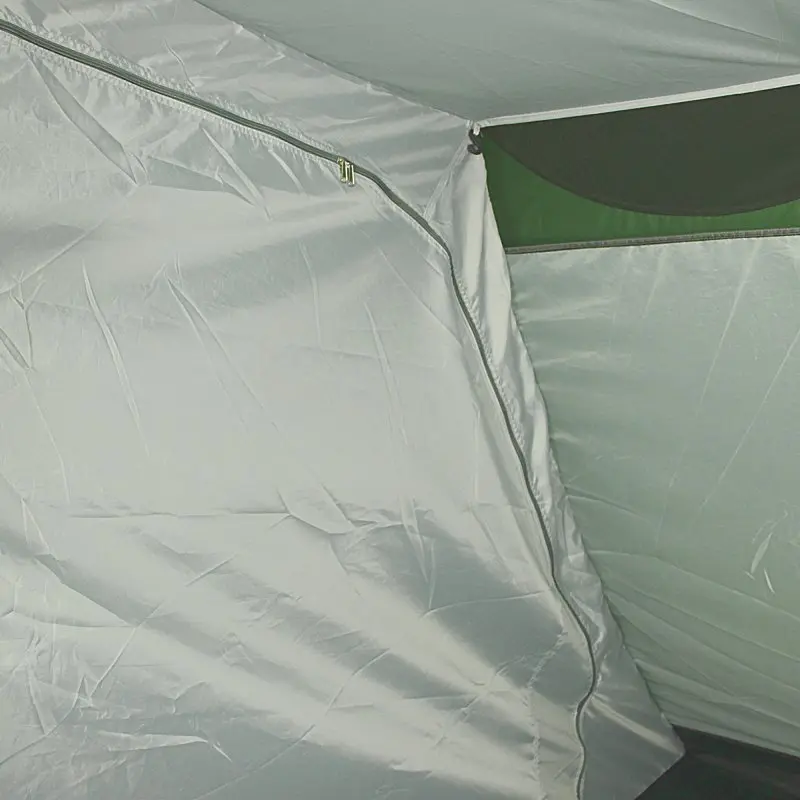 Vue intérieure du Fridani DTG 5 Mann Zelt : paroi en tissu imperméable gris avec fermeture éclair, coin de ventilation en filet noir et vert, espace spacieux pour 5 personnes, adapté au camping familial.