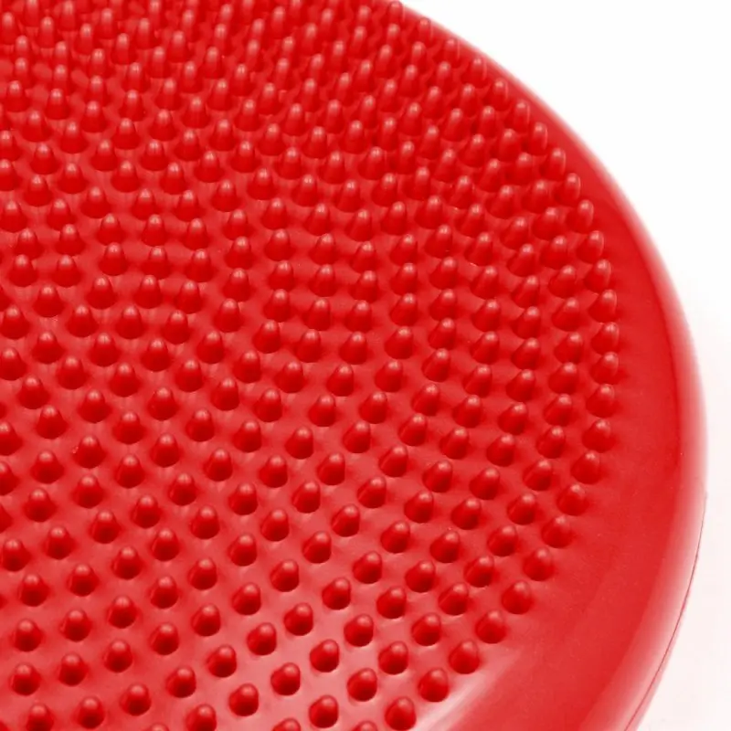Balance Board Carnegie rot mit strukturierter, genoppter Oberfläche zur Stimulation und Rutschfestigkeit, ideal für Gleichgewichtstraining, Muskelaufbau und Rehabilitation.