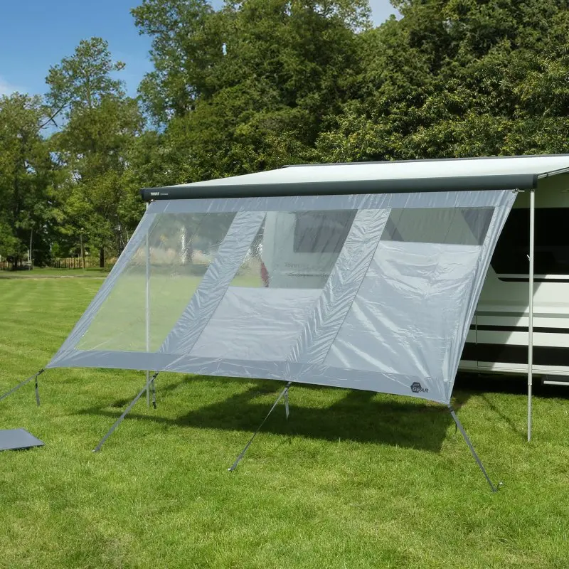 Panorama Vorderwand your GEAR 4,3 x 2 m als Markisenwand am Wohnmobil, aus robustem Material mit großen, transparenten Sichtfenstern, schützt vor Sonne, Wind und Regen; geeignet für Camping und Outdoor.