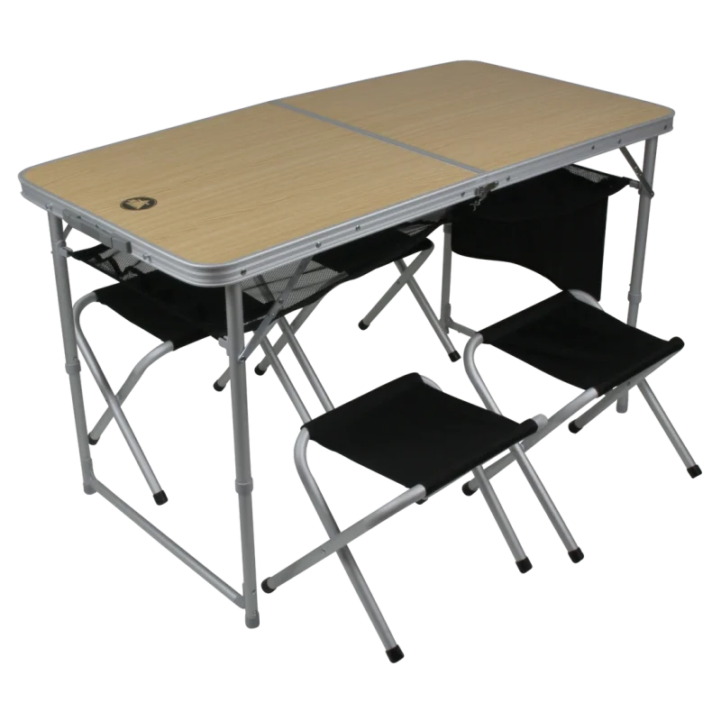 Table de camping 10T Portable Family pour 4 personnes, plateau aspect bois, structure en aluminium, livré avec quatre tabourets pliables noirs assortis, idéal pour pique-nique ou camping en plein air.