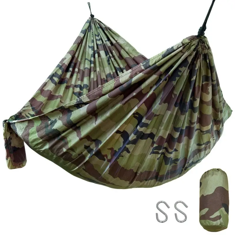 Hamac ultraléger yourGEAR Katmai 270x140 cm en nylon camouflage, capacité 240 kg, livré avec mousquetons et sac de transport, résistant et compact pour intérieur et extérieur.