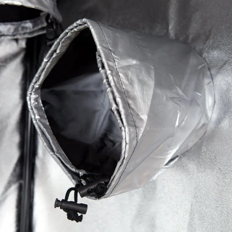 Dettaglio della presa d'aria regolabile del yourGEAR Growzelt Plantsville, grow tent indoor da 60x60x180 cm, con tessuto argentato riflettente e coulisse per la ventilazione ottimale delle piante.