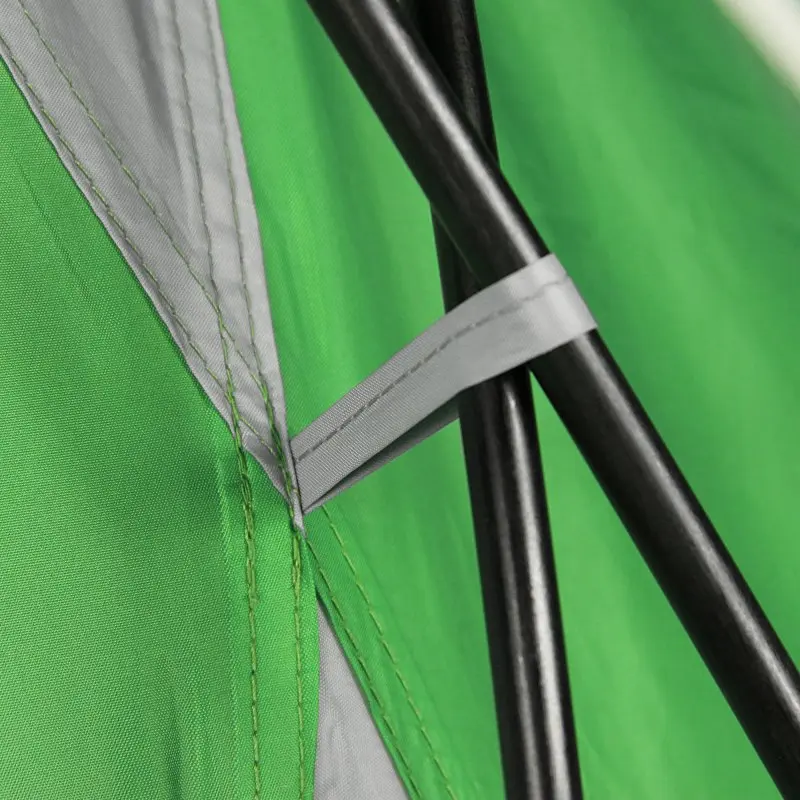 Dettaglio del Fridani DTG 5 Mann Zelt: particolare della struttura del telaio in fibra di vetro nera con cuciture rinforzate e tessuto impermeabile verde e grigio, ideale per campeggio famiglia.