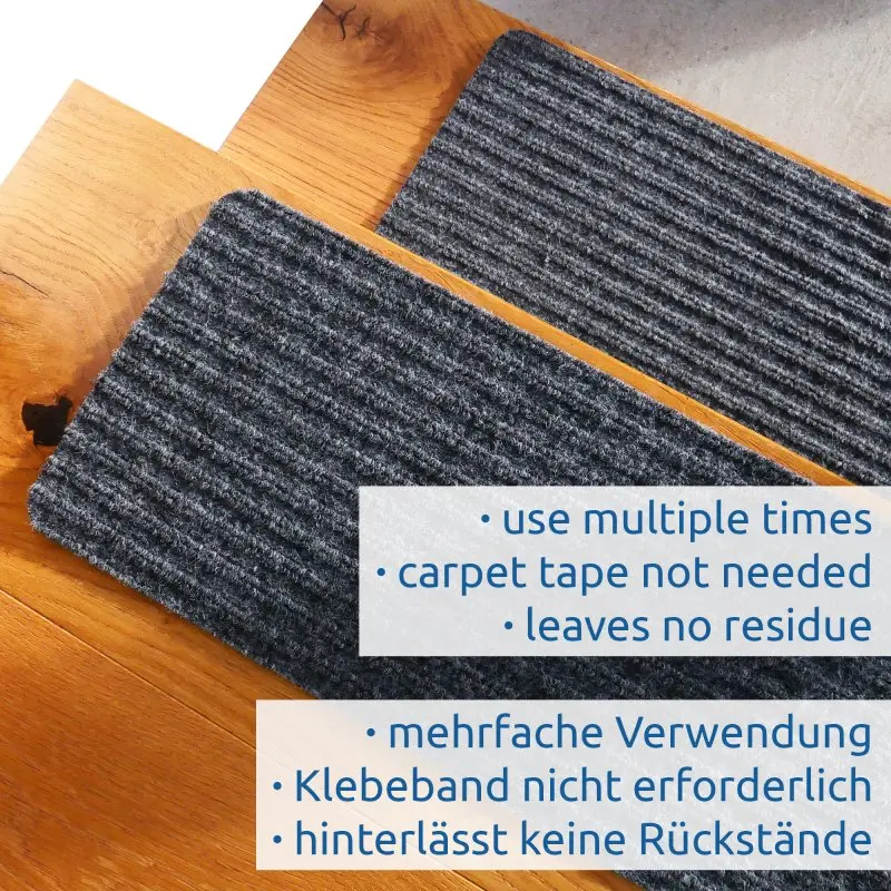 Tapis de marche yourGEAR 15x en gris clair, 76x20cm, surface antidérapante, dessous TPR auto-adhésif, réutilisable sans ruban adhésif, posé sur escalier en bois, texture côtelée visible.