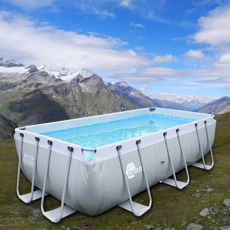 Piscina rettangolare your GEAR 4x2x1m con struttura in acciaio, liner in vinile rinforzato, design grigio chiaro e bianco, posizionata all’aperto su prato, ideale per famiglie e giardini.