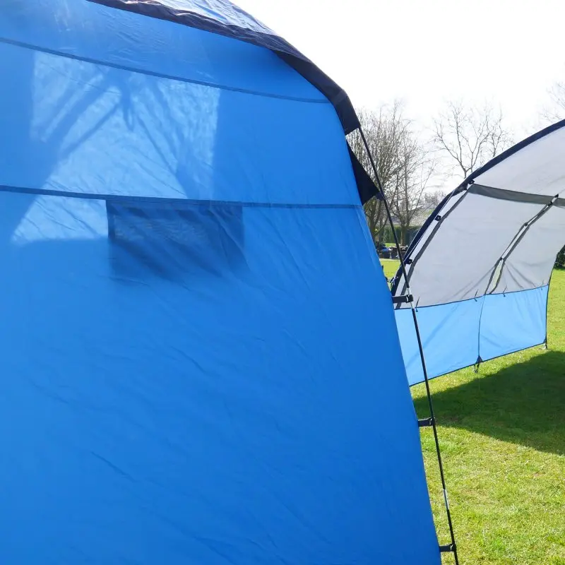 Tente de douche your GEAR Aquila bleue avec parois raides et coupole lumineuse, grande hauteur pour se tenir debout, tissu imperméable 5000mm et protection UV 50+, idéale pour camping ou vestiaire.