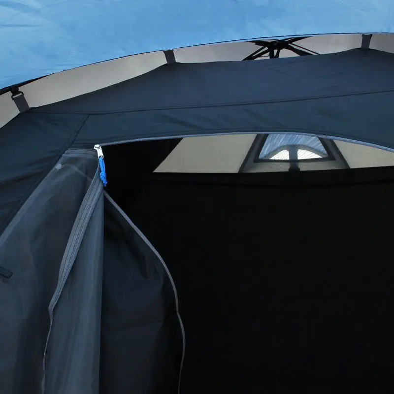 Blau-graues yourGEAR Kuppelzelt Matera 3 für 3 Personen, mit Vorbau, Fenster und Belüftung, geöffnetem Eingang und dunkler Schlafkabine, wasserdicht bis 3000 mm, ideal für Camping und Festivals.