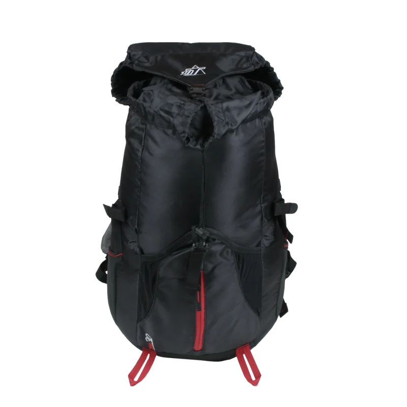 Mochila 10T Towa de 30L negra para senderismo, con detalles rojos, sistema de ventilación en la espalda, correas ajustables, bolsillos laterales y tapa superior con cierre, ideal para trekking y actividades al aire libre.