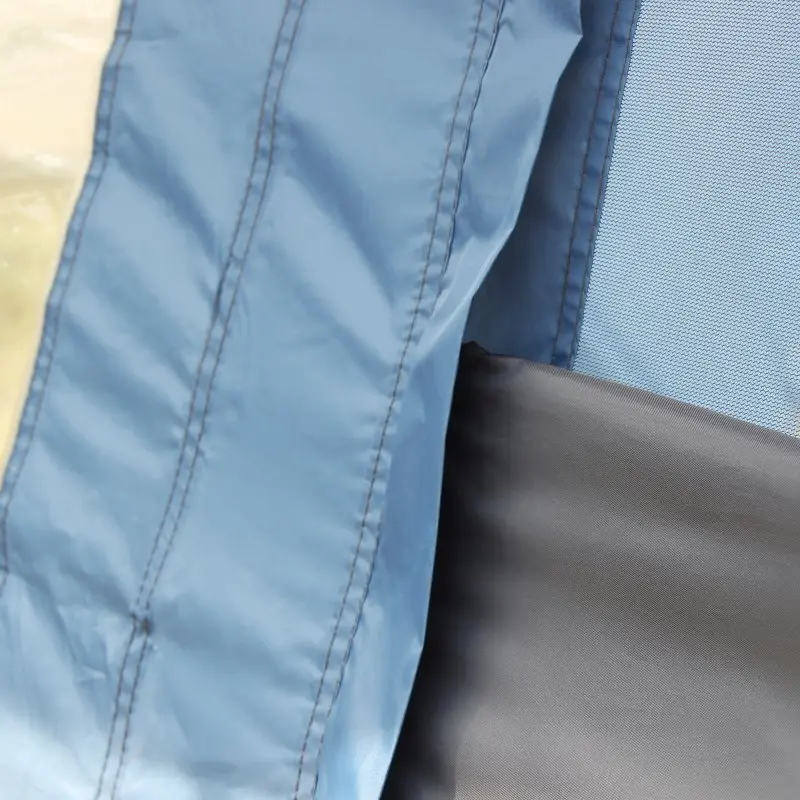Tissu du busvorzelt your GEAR Rimini 300 en gros plan : coutures solides, matériau bleu clair et gris, imperméable, adapté aux bus et vans, protection UV 50+, idéal pour camping et voyages.