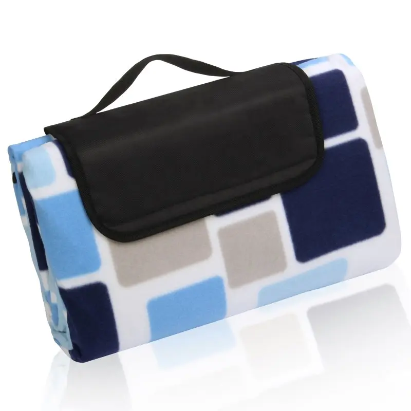 yourGEAR Cube XL picnic blanket, 200x200cm, folded with carrying handle. Soft fleece with blue, grey, and white geometric pattern, black flap; ideal for outdoor, waterproof and insulated.
