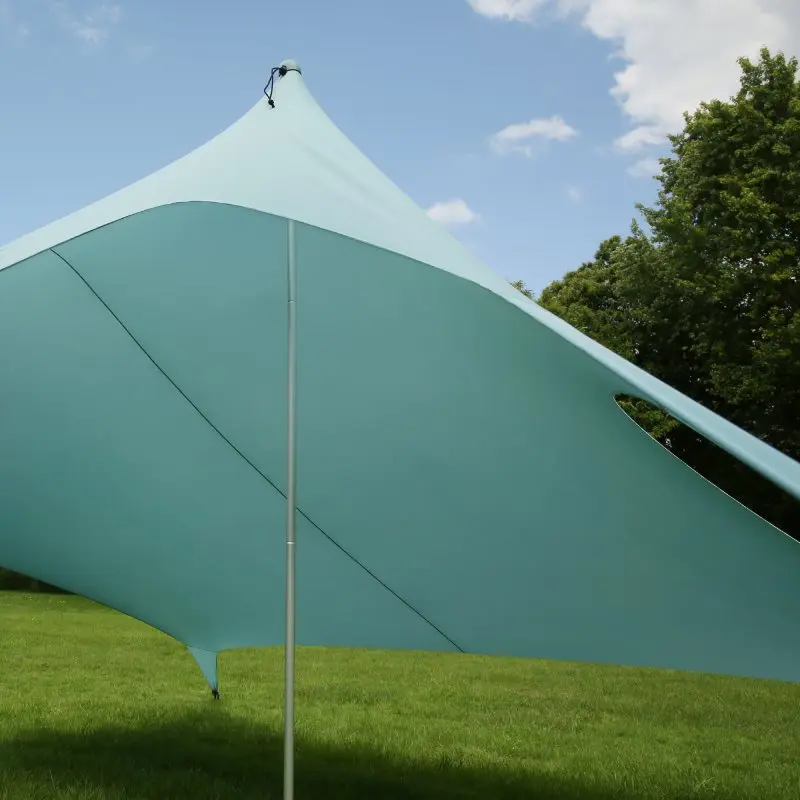 XXL beach shelter your GEAR Cameo, 3x3 m, light blue Lycra sunshade with UV 50+ protection, set up with sturdy poles on grass, lightweight and compact, ideal for beach or outdoor use.