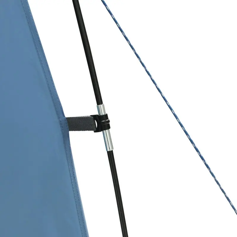 Détail du your GEAR Aquila : vue rapprochée du tissu bleu imperméable, d’un arceau robuste avec raccord métallique et sangle de fixation, illustrant la stabilité du tente douche/vestiaire camping.