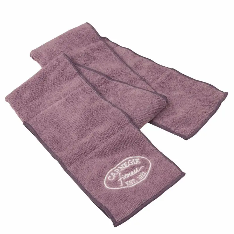 Purple Carnegie Yoga microfiber strap towel, size 120x20 cm, with visible stitched edges and Carnegie Fitness logo. Designed for stretching, yoga, and fitness, featuring absorbent material and integrated loops.
