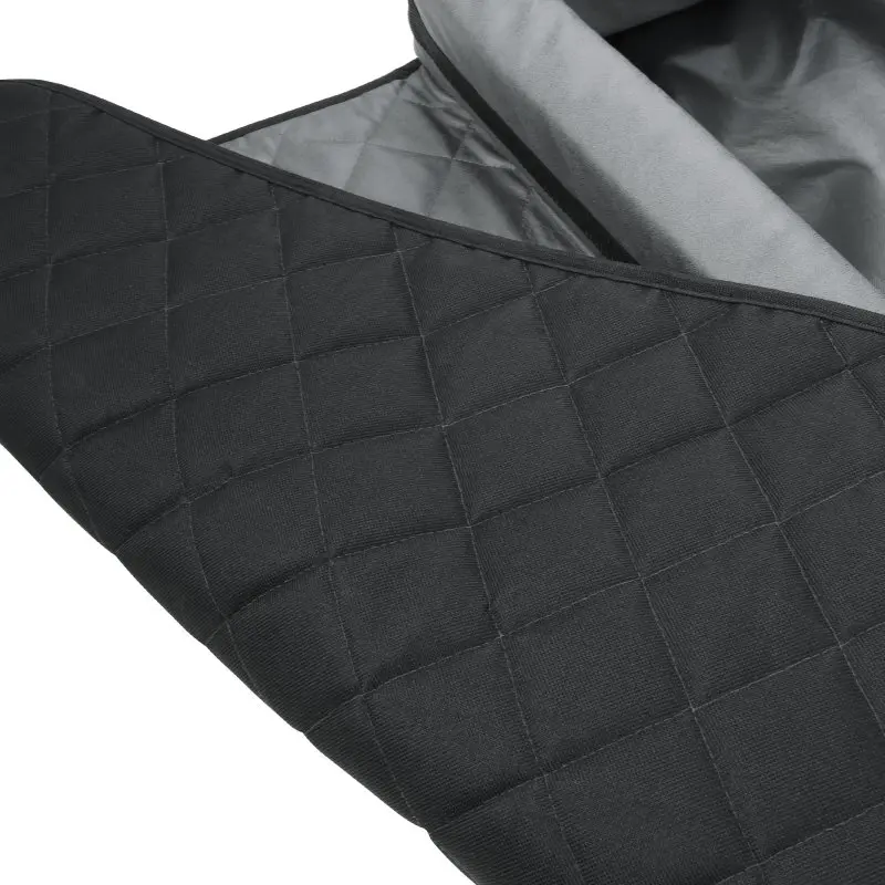 Gepolstertes, schwarzes Hundebett your GEAR Termoli für den Kofferraum, mit Steppnähten und integriertem Ladekantenschutz, robuste und schmutzabweisende Oberfläche, geeignet für Autos jeder Größe.