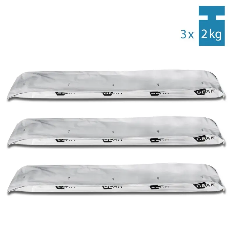 3 längliche yourGEAR Pflanzbeutel mit jeweils 2 kg gepresster Kokoserde, nebeneinander angeordnet, Verpackung in Weiß mit schwarzem Logo, oben rechts Hinweis auf 3x 2kg Inhalt.