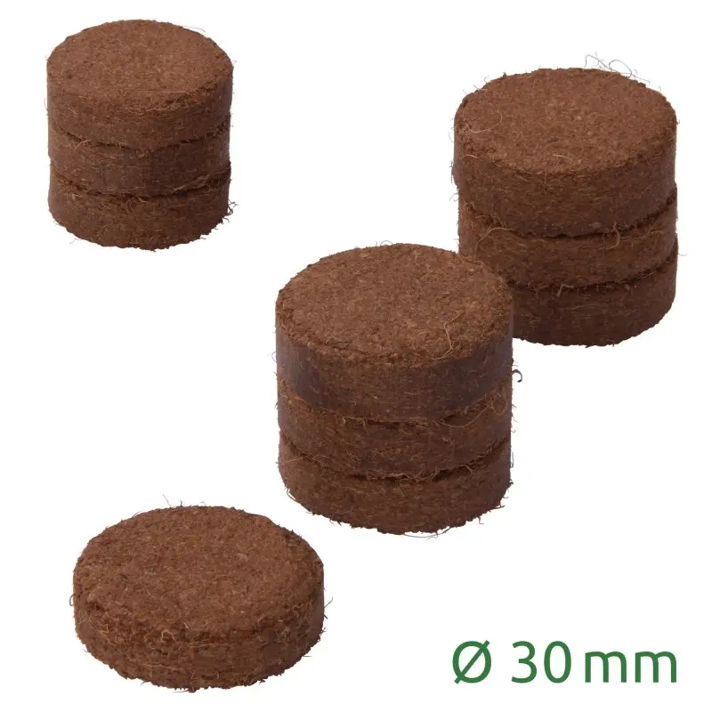 Disques de coco yourGEAR pour semis, terreau de culture non fertilisé, sans tourbe, diamètre 30 mm, empilés sur fond blanc, adaptés à l’ensemencement et à la germination des plantes.