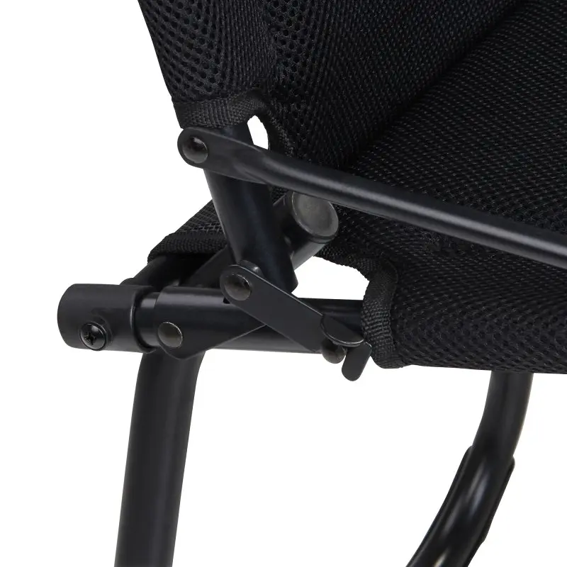Détail du campingstuhl your GEAR Lipari 3D : structure en aluminium, tissu mesh 3D noir, accoudoir robuste, rembourrage visible et finition pliable, idéal pour camping, jardin et caravaning.