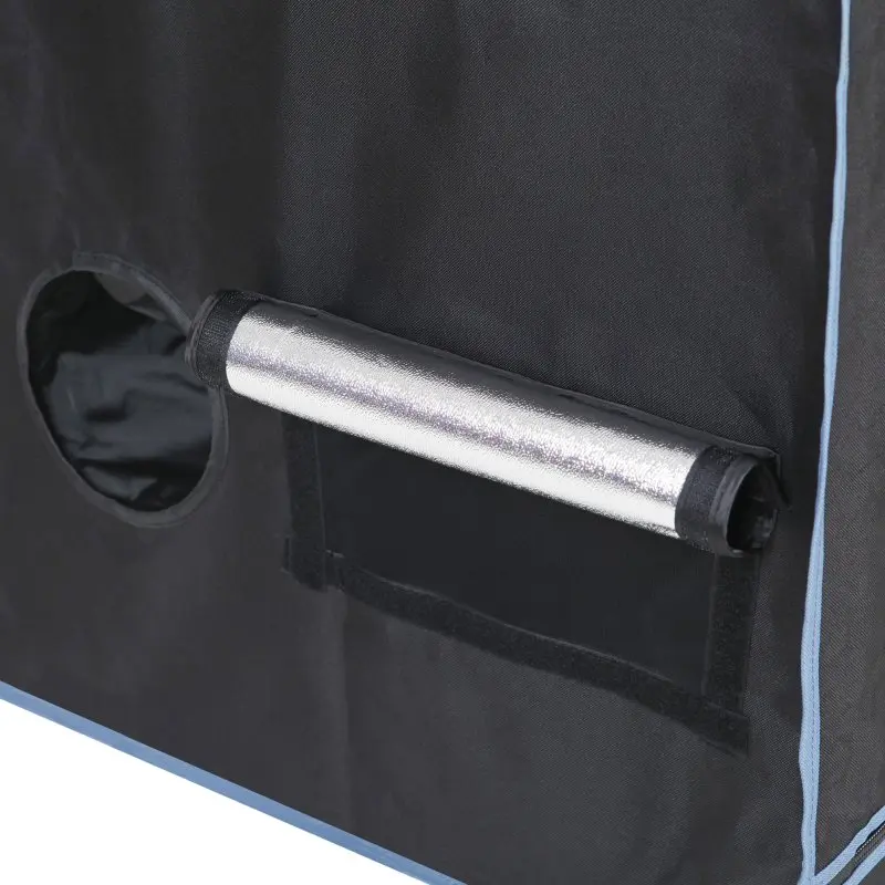 Growzelt yourGEAR Plantsville Detailansicht: Schwarzes Indoor-Gewächshaus mit silberner, reflektierender Öffnungsklappe und rundem Belüftungsloch, geeignet für Pflanzenzucht, Maße 120x60x180 cm.