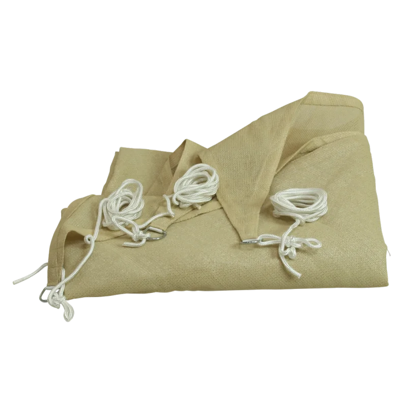 10T Emerson Dreieck Tarp 5m Sonnensegel in Beige, wetterbeständig und atmungsaktiv, mit Abspannleinen und Metallringen, zusammengefaltet für Transport oder Lagerung, ideal für Garten, Terrasse und Camping.