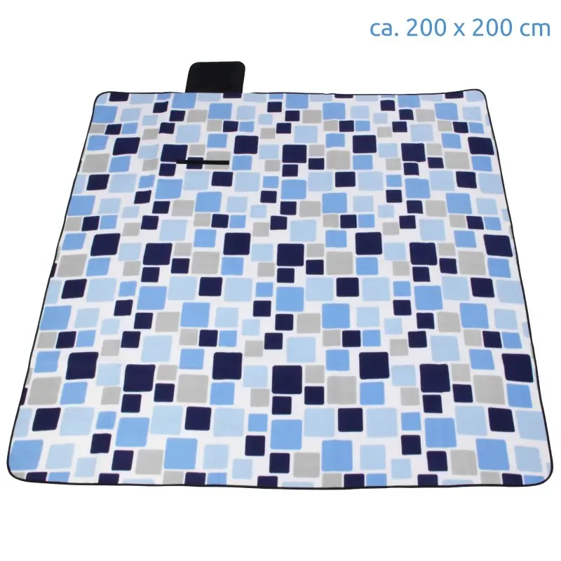 yourGEAR Cube XL picnic blanket, 200x200 cm, with soft fleece surface and geometric blue pattern, features a waterproof, insulated aluminum backing. Ideal for outdoor use, camping, and beach.