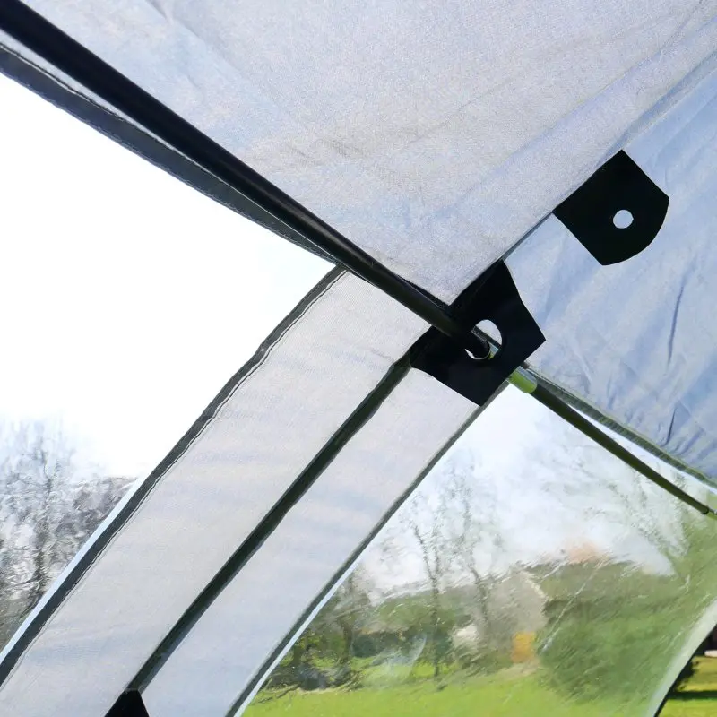 Detailansicht des your GEAR Riviera 300 Vorzelts mit transparenter Panoramafensterfolie, stabilen Zeltstangen und robusten Befestigungen, ideal als UV 50+ Sonnendach und Wetterschutz für Wohnwagen und Wohnmobil.