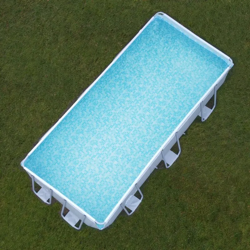 Piscina rettangolare your GEAR 4x2x1m con struttura in acciaio, esterno grigio chiaro e bianco, liner in vinile rinforzato, montata su prato. Ideale per famiglie, adatta a giardino o terrazza.