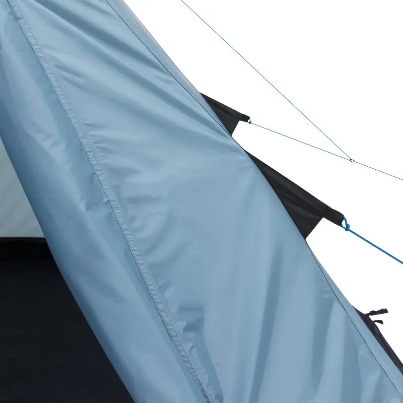 Détail du your GEAR Lido 290, tente tipi 3 personnes, tissu bleu imperméable, coutures solides, sol en cuvette noir et cordes de haubanage, protection anti-insectes intégrée, idéale pour le camping.