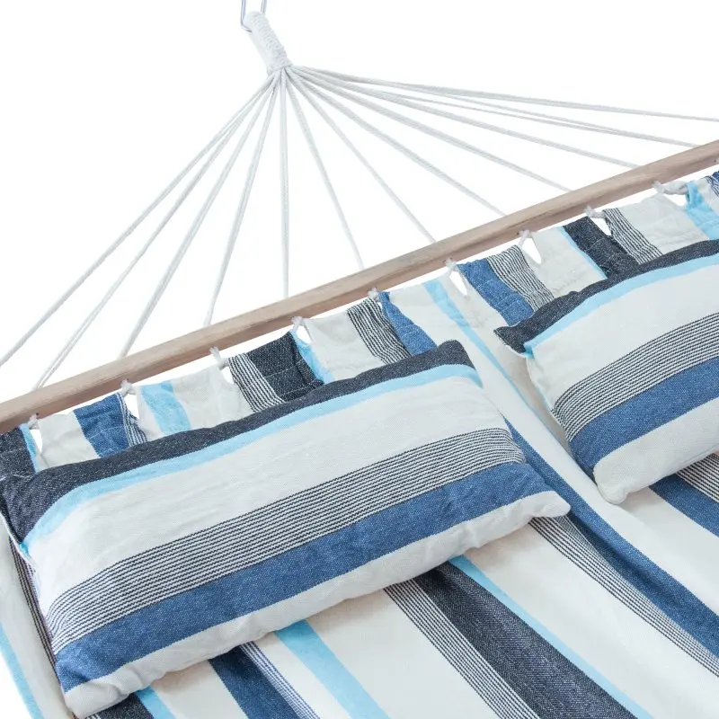 Hamac yourGEAR Kauai Aqua 240x160cm pour 2 personnes, en coton, rayé bleu et blanc, avec deux coussins assortis et barre en bois, capacité 300kg, kit de fixation inclus.