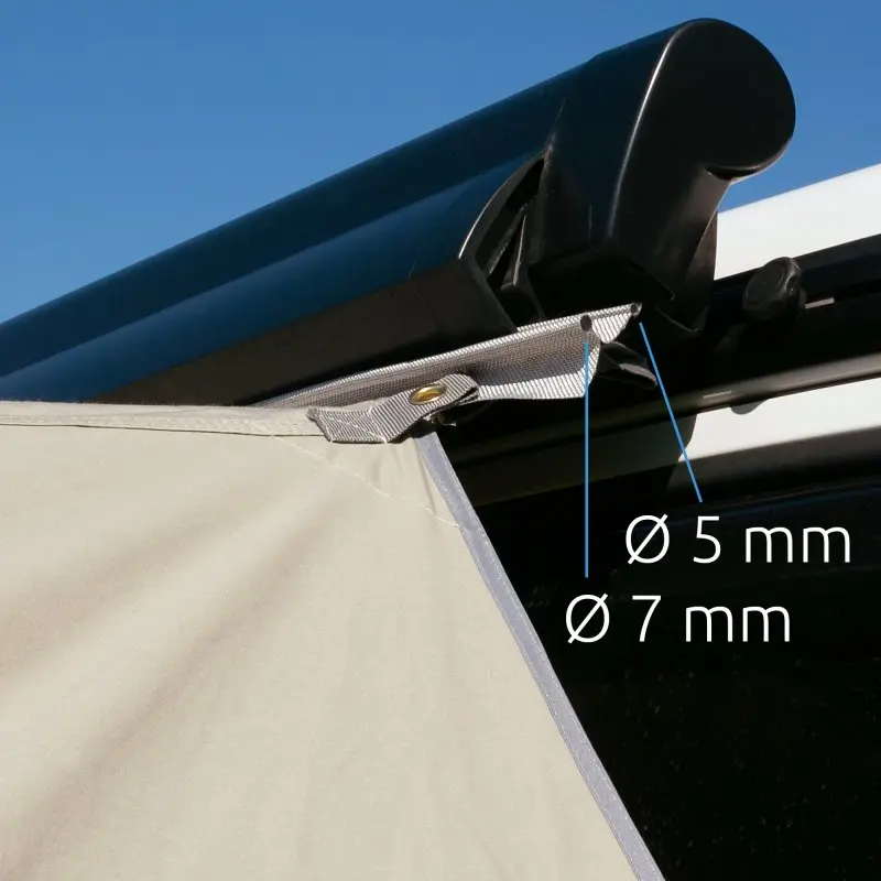 Telo parasole your GEAR Tropea TC per van, fissato con doppio keder 5/7 mm su guida, tessuto beige in misto cotone, dettaglio occhiello in ottone e cuciture rinforzate, protezione UV 50+.