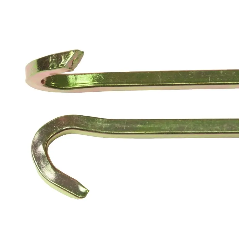 Lot de 2 piquets de tente yourGEAR VK22 en acier galvanisé, forme carrée 220x6x6 mm, extrémité courbée pour une fixation solide au sol. Accessoire de camping robuste pour sols durs.