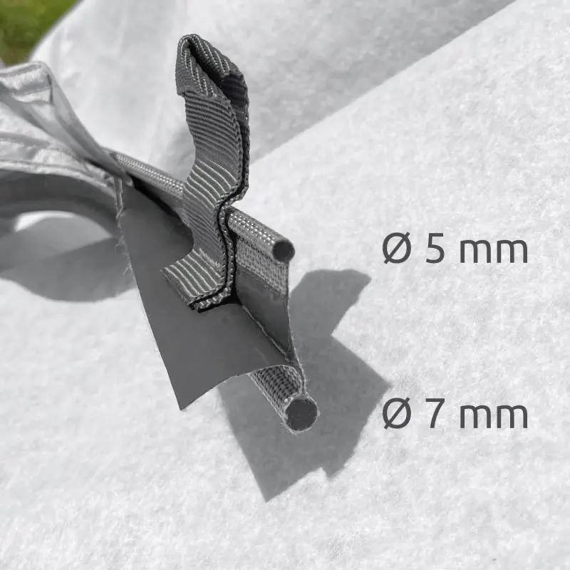 Close-up of your GEAR Caravan Thermo Tarp keder beading with 5 mm and 7 mm diameters, showing durable, UV80 waterproof aluminum-coated Oxford polyester material for caravan sun canopy attachment.